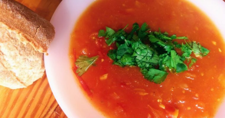 Tomatová polévka s kurkumou